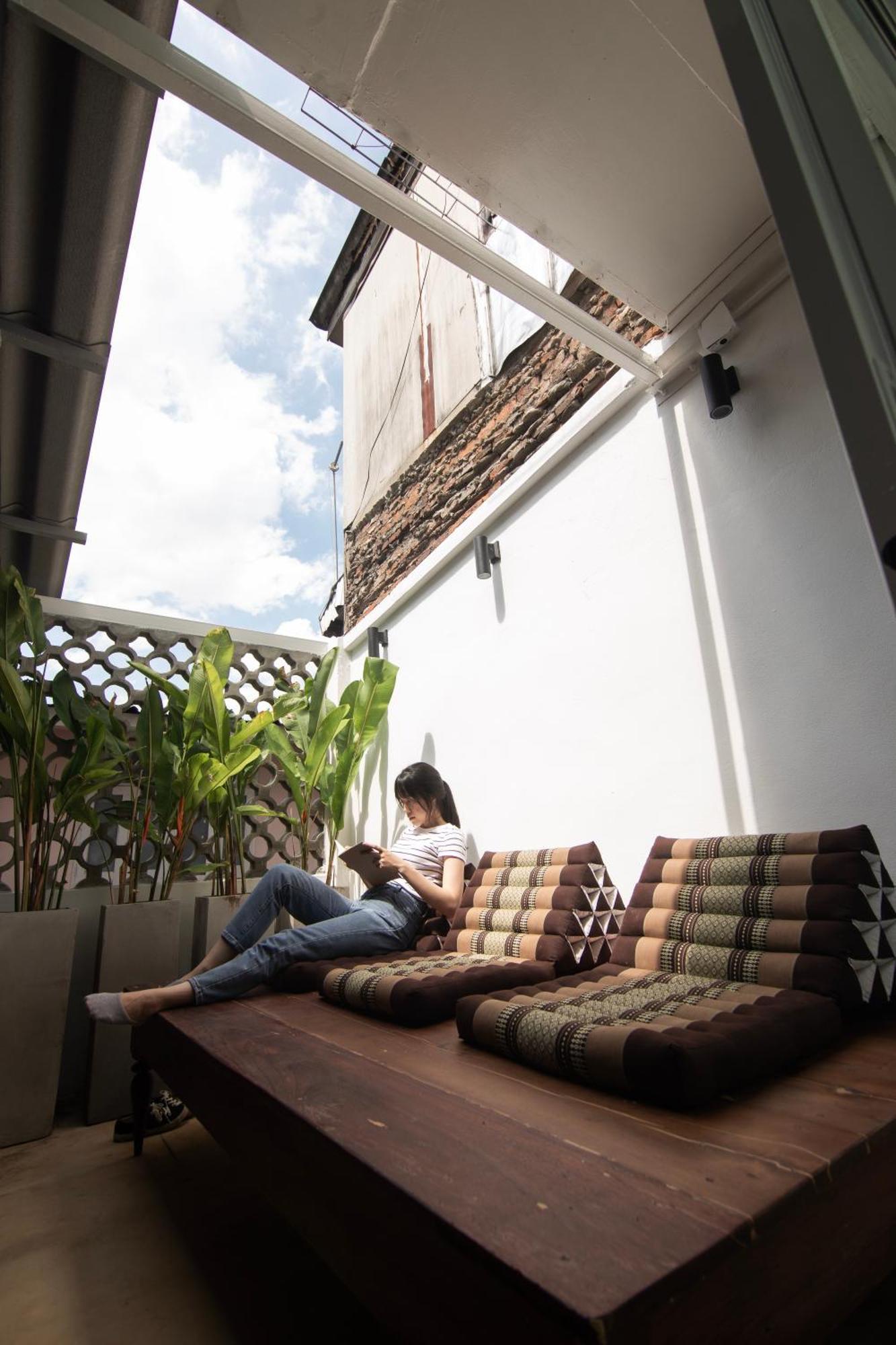 Chatel Bkk Hostel Bangkok Exterior photo